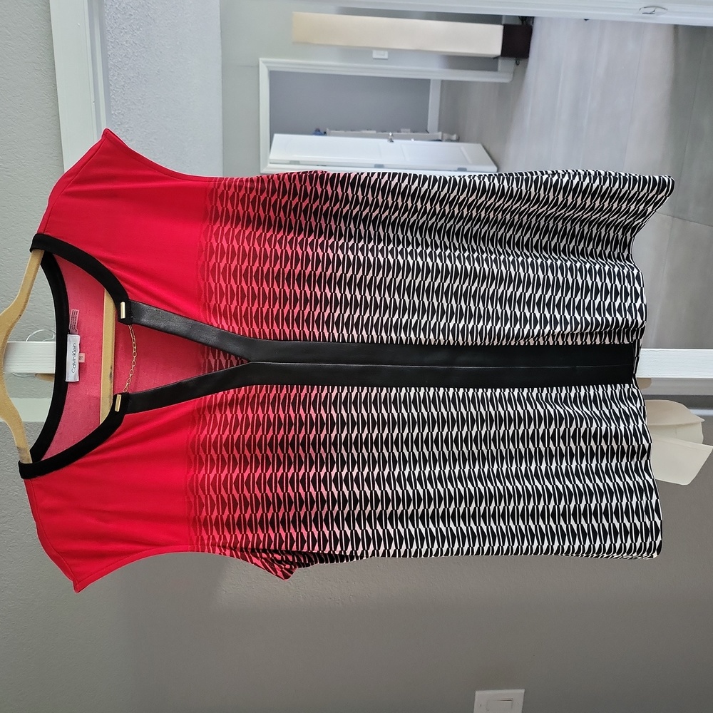 𝅺CALVIN Klein Womens sleeveless top with faux leather. Red/black. Size XL